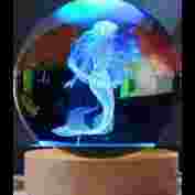 Toptan Deniz Kızı Tasarımlı Ahşap Altlıklı Işıklı Cam Küre 8 cm